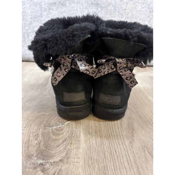 UGG Australia Bailey Bow Black Suede Sheepskin Women's Size 7 - Picture 4 of 15